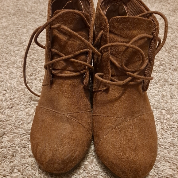 Unr8ted Lace up booties - Picture 2 of 4